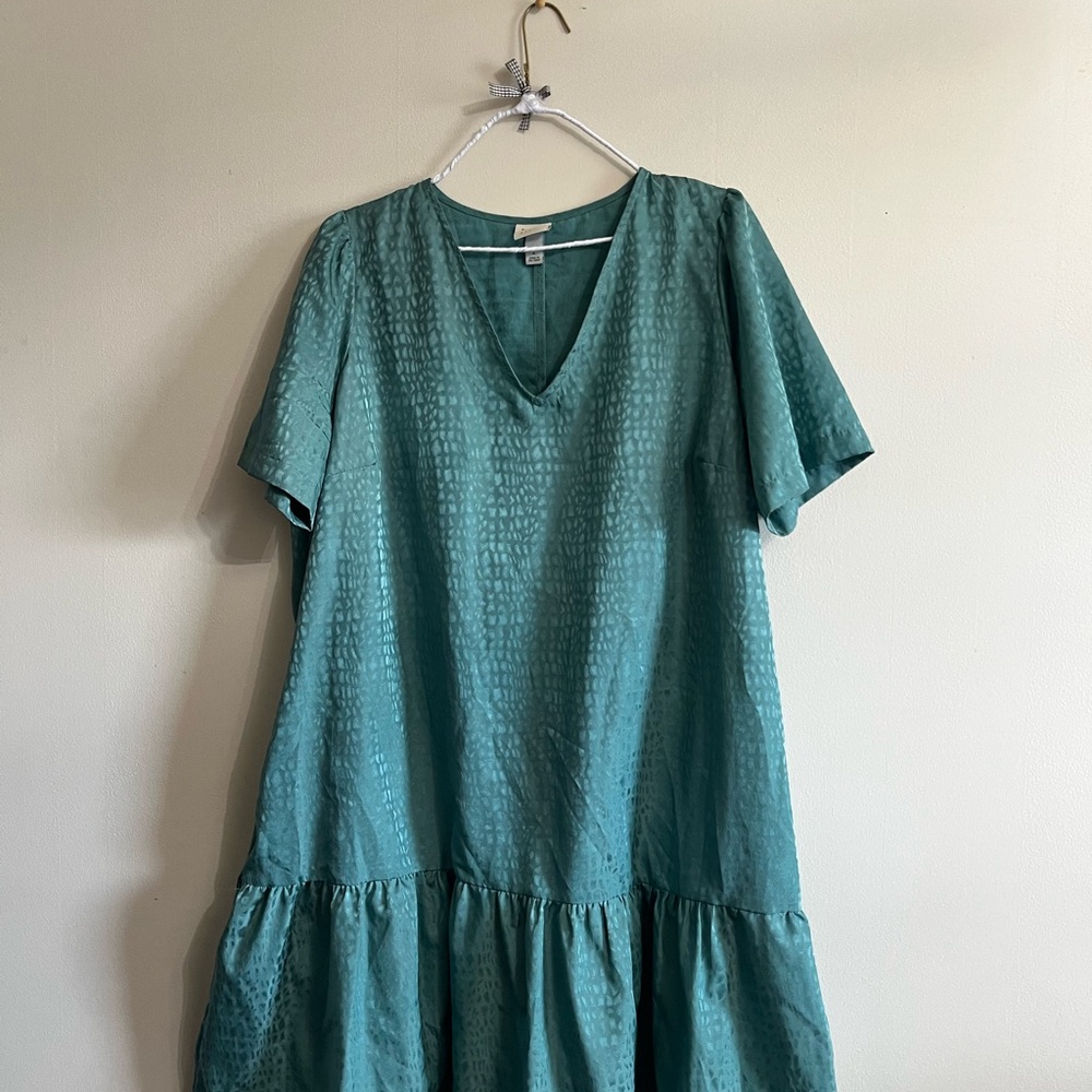 Elegant Teal V-Neck Dress